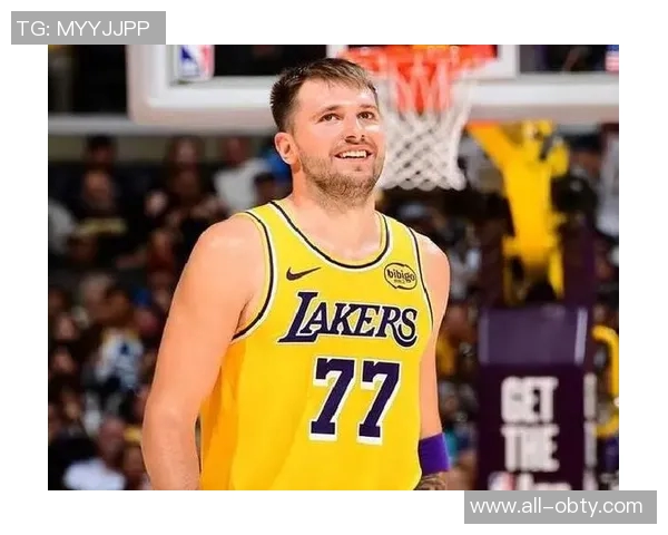 东契奇幽默自嘲英语水平调侃八村塁大学经历引发关注