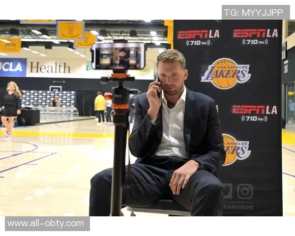 艾顿谈与东契奇合作心得强调内线施压需耐心与快速移动