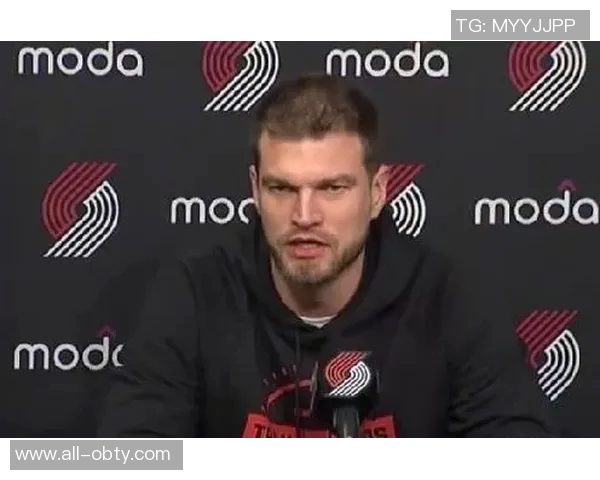 队记：斯普利特与里斯的讨论引发杨瀚森的意外提问时机引人关注